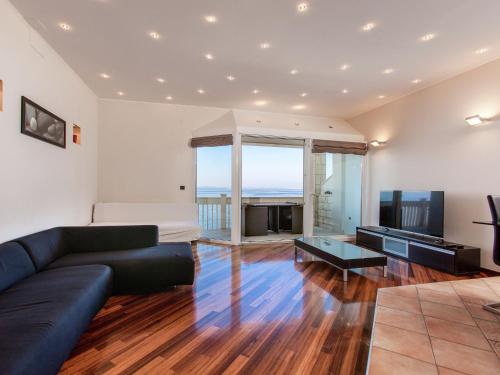 Seaside Escape, Podstrana