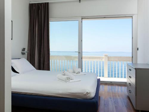 Seaside Escape, Podstrana