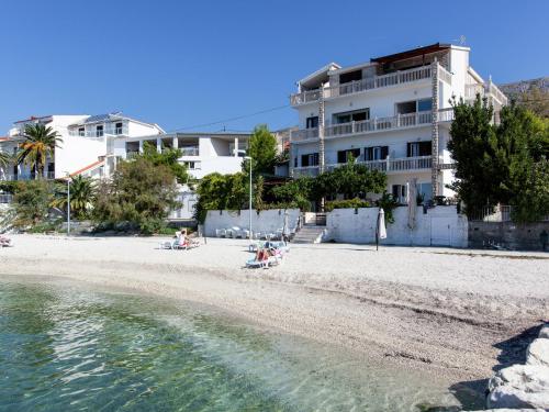 Seaside Escape, Podstrana
