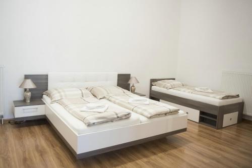 Posteľ alebo postele v izbe v ubytovaní Olla apartmány