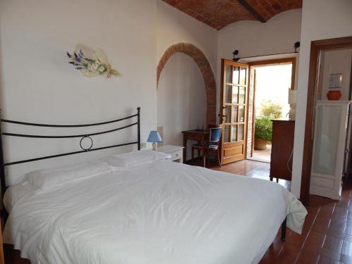 Säng eller sängar i ett rum på Fullino Nero Rta - Residenza Turistico Alberghiera
