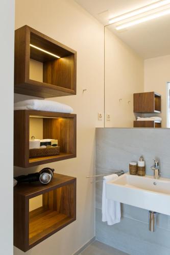 a white bathroom with a sink and a sink at Boutique Hotel NI-MO in Zürich