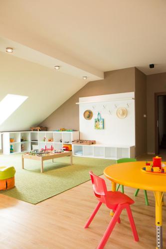 a childrens room with a table and a table and chairs at Penzión Tri Koruny in Spišská Stará Ves