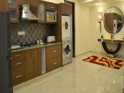 Kjøkken eller kjøkkenkrok på Orabella Villas & Suites