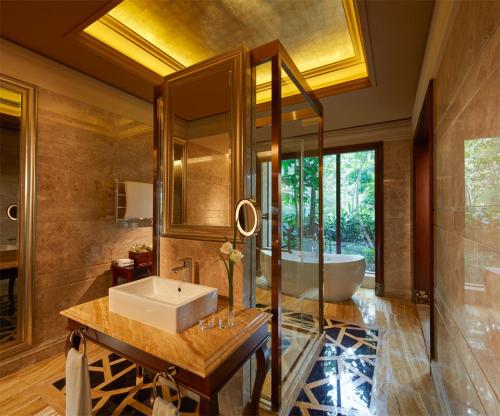 a bathroom with a tub and a sink and a bath tub at Imperial Springs in Conghua