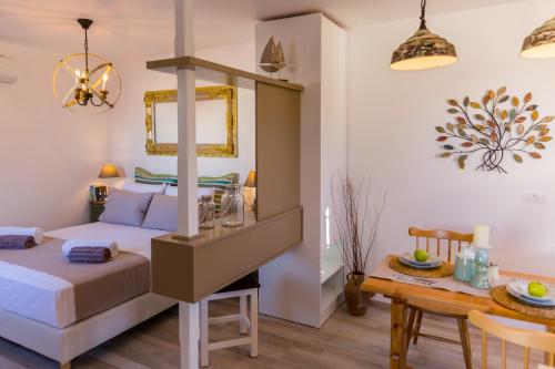 Posteľ alebo postele v izbe v ubytovaní Lindos SeaStar Apartment
