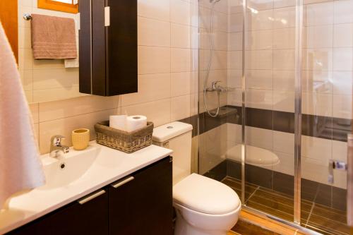 Kúpeľňa v ubytovaní Lindos SeaStar Apartment
