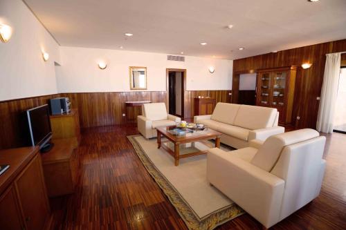 a living room with a couch and a table at Hotel Escuela Santa Cruz in Santa Cruz de Tenerife