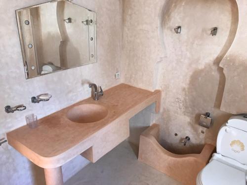 a bathroom with a sink and a toilet at Villa Nora in Moulay Bousselham