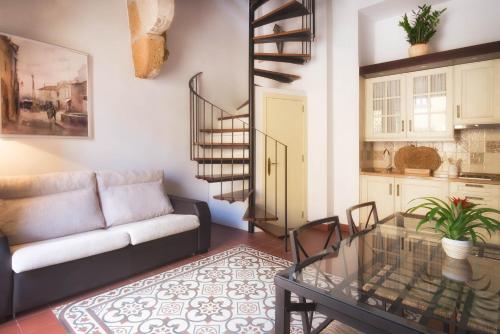 a living room with a couch and a glass table at Las Casas del Potro in Córdoba