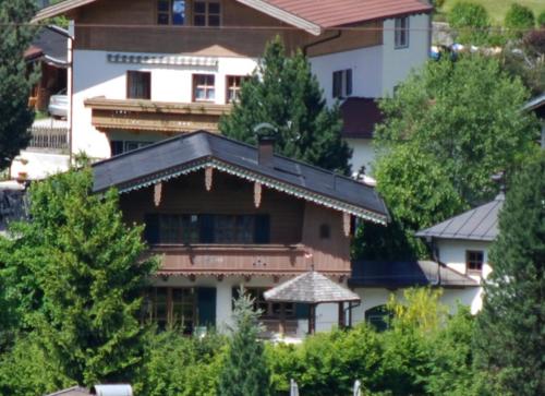 Budova, kde se chata nachází