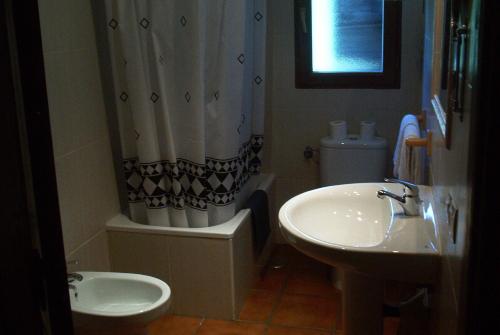 Ένα μπάνιο στο Hotel Rural El Rincón de Trefacio