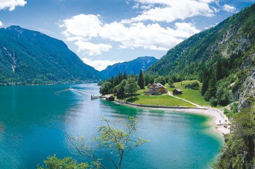 a view of a lake in a valley with mountains at Landhaus Appartement Kofler Ferienwohnungen,Zimmer in Maurach