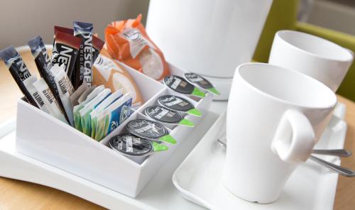a white tray with toothbrushes and a cup on a table at Headingley Lodge in Leeds
