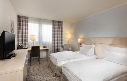 Postel nebo postele na pokoji v ubytování Mercure Hotel Mannheim am Friedensplatz
