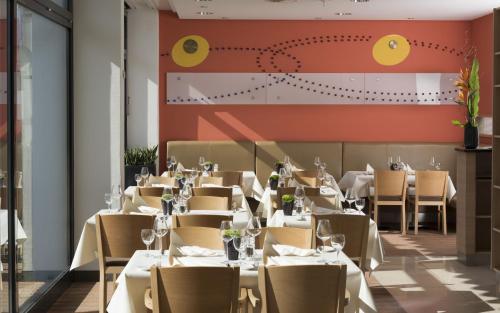 Ein Restaurant oder anderes Speiselokal in der Unterkunft Mercure Hotel Mannheim am Friedensplatz 