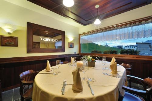 a dining room with a table in a restaurant at Hotel Tambò in Campodolcino