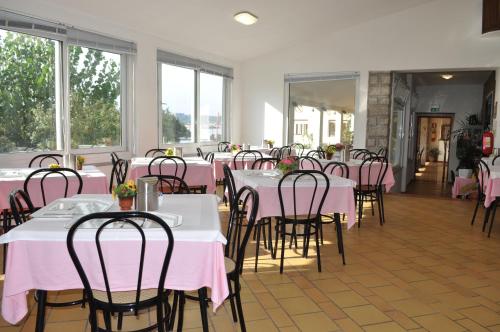 Restaurace v ubytování Hotel Nido D'aquila