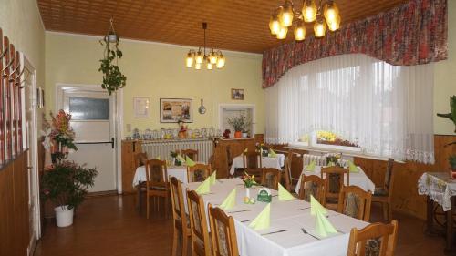 Restavracija oz. druge možnosti za prehrano v nastanitvi Ferienwohnung Kaiser Lübben