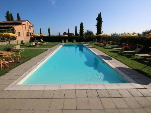 Πισίνα στο ή κοντά στο Agriturismo near Lake Trasimeno with Pool