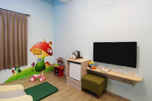 a living room with a flat screen tv at Jack Castle in Tainan