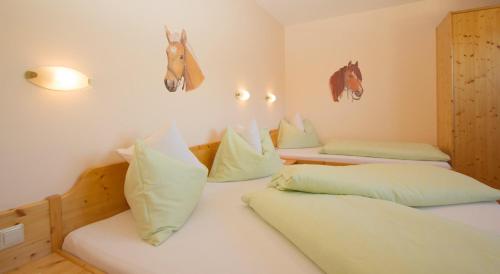 a room with two beds with horse heads on the wall at Abelhof in Schladming