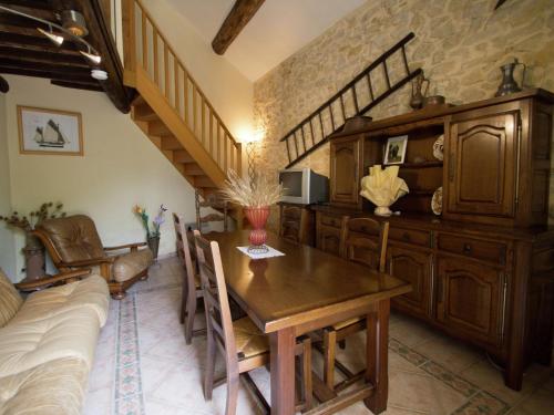 Photo de la galerie de l'établissement Holiday Home in Provence with Pool & Tennis, à Piolenc