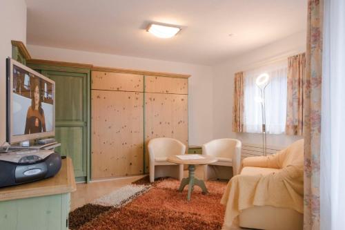 a living room with a couch and a chair at Appartements Garni Alpin Live in Samnaun