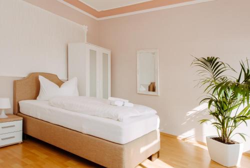 Ein Bett oder Betten in einem Zimmer der Unterkunft Pension Seenah