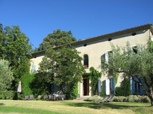 ヴェゾン・ラ・ロメーヌにあるSuperb country house with private poolの家