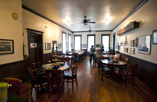 Εστιατόριο ή άλλο μέρος για φαγητό στο Grand Victorian Inn