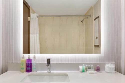 Salle de bains dans l'établissement Coast Discovery Inn