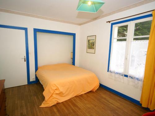 a bedroom with a bed and a window at Modern vacation home near the sea in Le Pouldu