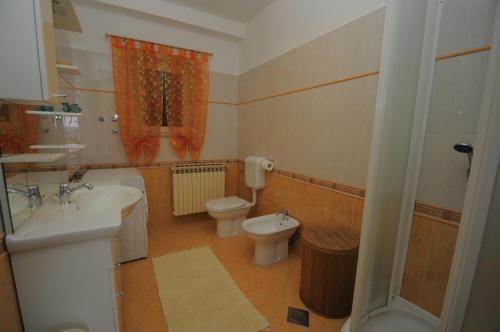 Vonios kambarys apgyvendinimo įstaigoje Apartment Kisic 3