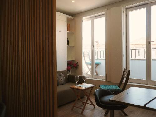 Carlos Alberto Balcony APT