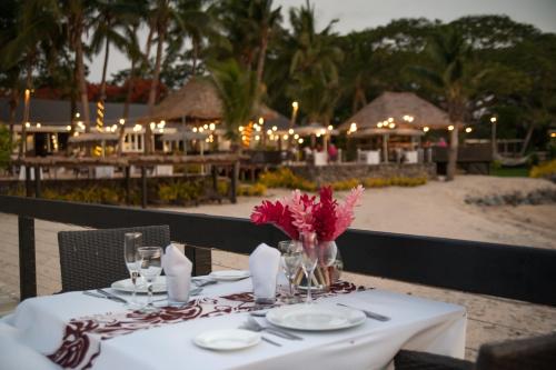 Restaurace v ubytování First Landing Beach Resort & Villas