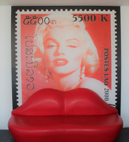 a bill with a red at Rodeway Inn South San Francisco Airport in South San Francisco
