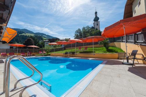 בריכת השחייה שנמצאת ב-Hotel Platzl או באזור