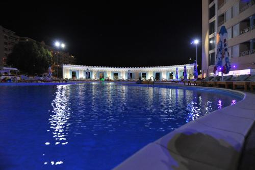 
Piscina de la sau aproape de Phoenicia Luxury Hotel
