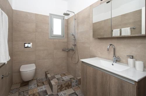 Ένα μπάνιο στο Villa Theros