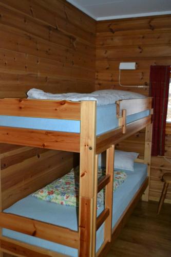 Egenes Camping emeletes ágyai egy szobában