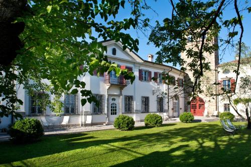 a large white house with a yard at Castello di Buttrio in Buttrio