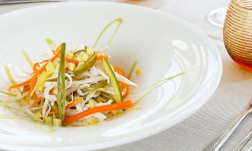 ホテルの敷地内または近くでの食事または食べ物
