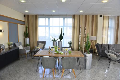 a dining room with a table and chairs at Hotel Residenz Oberhausen in Oberhausen