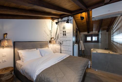 Katil atau katil-katil dalam bilik di Olganos VL Luxury Rooms & Suites