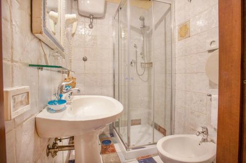 a bathroom with a sink and a shower at B&B L'Alloggio Dei Vassalli in Naples