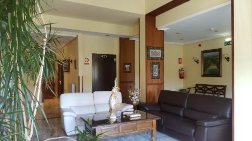a living room with a couch and a table at Hotel Valle Las Luiñas in Soto de Luiña