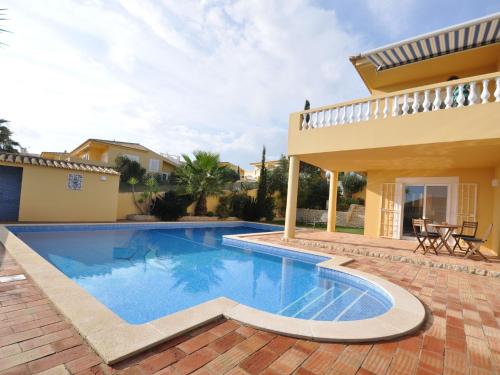 Piscina a Villa with views like the pool sea Meia Praia o a prop