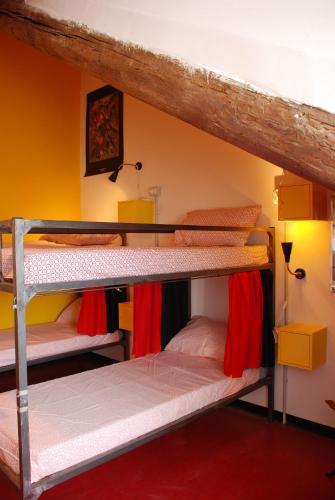Attic Hostel Torino emeletes ágyai egy szobában