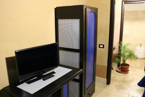TV a/nebo společenská místnost v ubytování Casa Mattia - B&B in Legno & Paglia